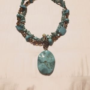 Gorgeous Choker Necklace with Pendant